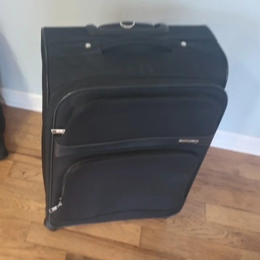 Samsonite Black Softshell 28 Inch Large Spinner Suitcase 4 Wheel Rolling Luggage